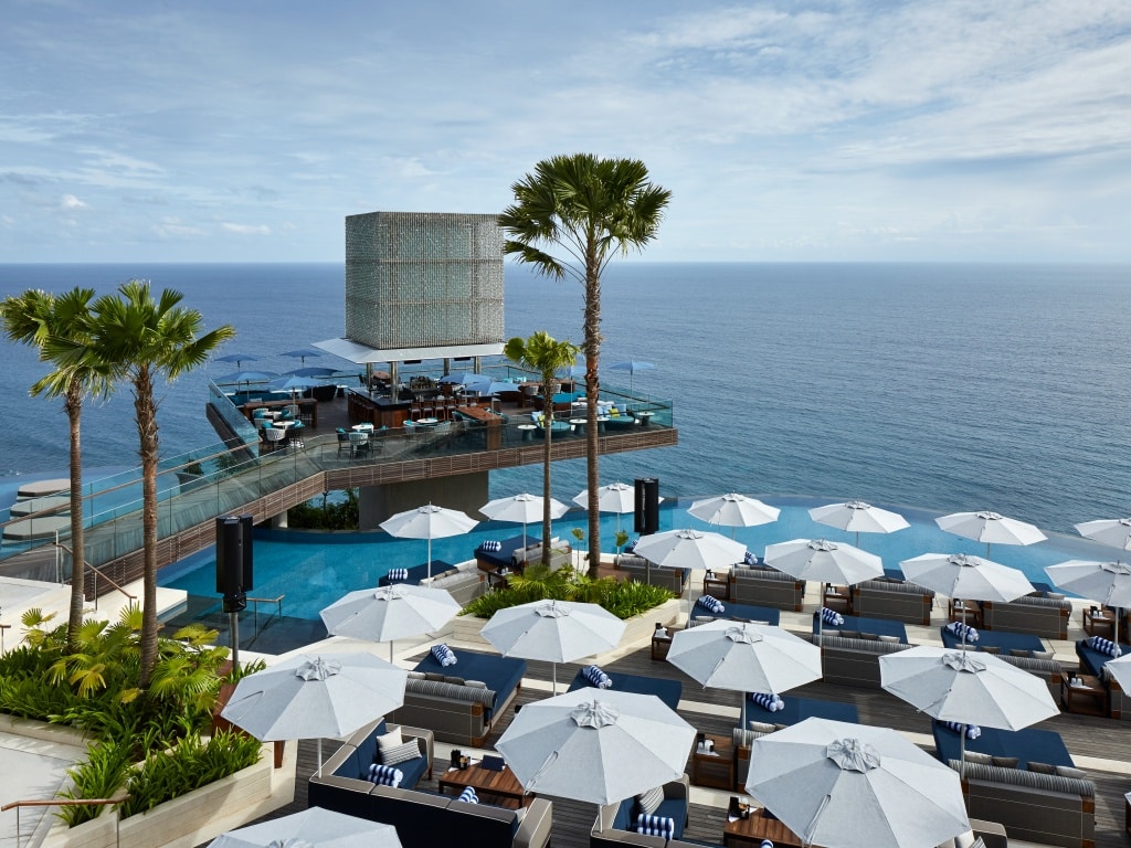 Savaya daybeds and pool area overlooking Uluwatu cliffs
