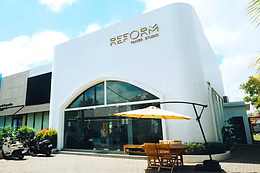 Reform Pilates Bali, Bingin — original Uluwatu reformer studio with white-and-black machines in an airy room
