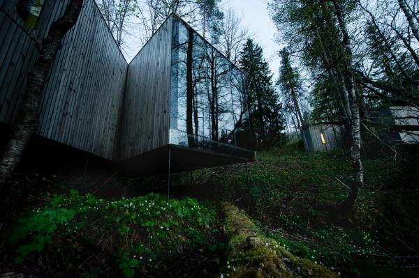 The Hotel That Disappears