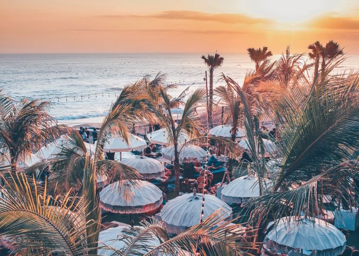 Sore Hari Bergerak — The Lawn Canggu