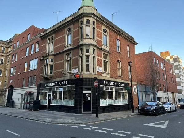 Regency Café — London's Great Art Deco Greasy Spoon