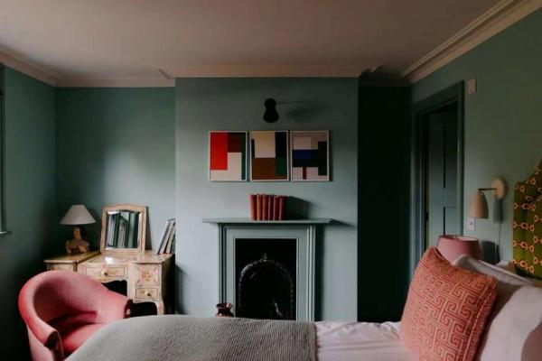 A Seaside Hotel, Reconsidered