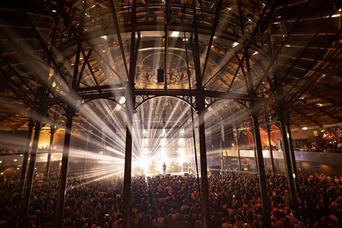 Suara yang Melingkar — Roundhouse